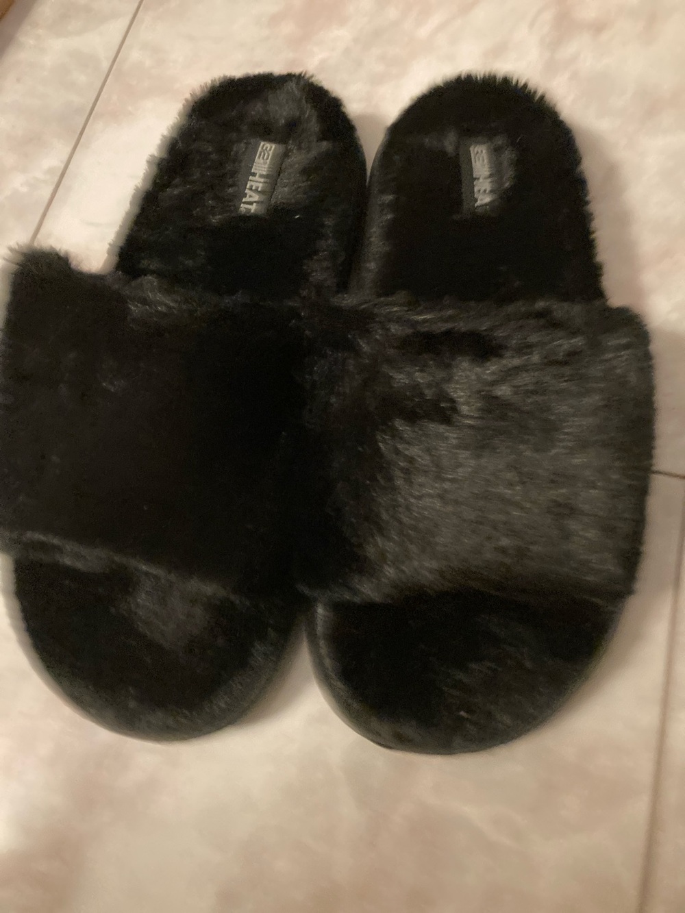 Women’s Plush Faux-Fur Slide Slippers - Black